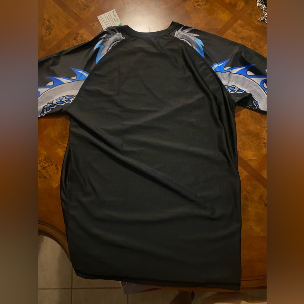 NWT- Roar Rash Guard Compression shirt - Picture 8 of 8